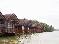 Poovar Island Resort 